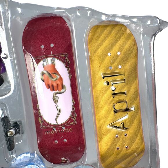 Tech Deck Finger Skateboard with 6 Decks Trucks Wheels & Accessories Kit April - Picture 6 of 7